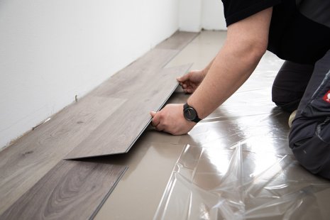 Verlegung wineo Designboden Verlegung wineo Vinylboden zum Klicken Holzoptik Klickvinyl DIY Trittschalldämmung silentCOMFORT
