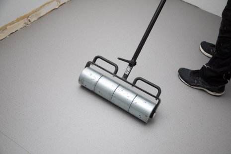 Verlegung wineo PURLINE Bioboden Verlegung wineo 1500 Rolle PURLINE Bioboden Rollenware walzen Gliederwalze anwalzen