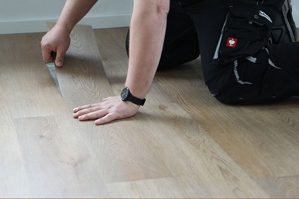 wineo Designboden zum Kleben Vinylboden Paneelaustasch auf Unterlagsmatte silentPREMIUM elastischer Fußboden Bodenbelag