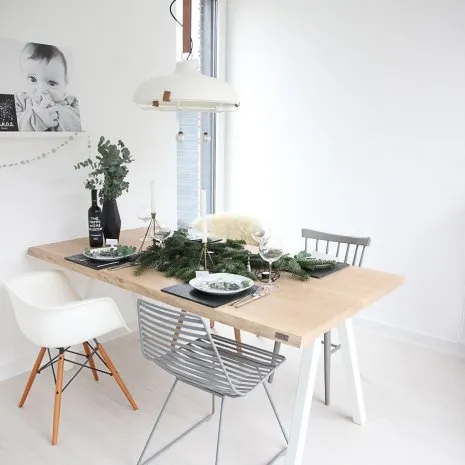 wineo PURLINE Bioboden in Küche Holzoptik skandinavische Einrichtung Stuhl Esstisch Esszimmer Fußboden Bodenbelag