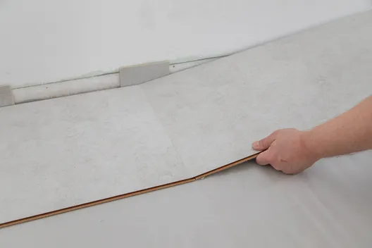 Verlegung wineo PURLINE Bioboden Verlegung wineo 1200 stone Multi-Layer PURLINE Bioboden Betonoptik selbst verlegen verriegeln