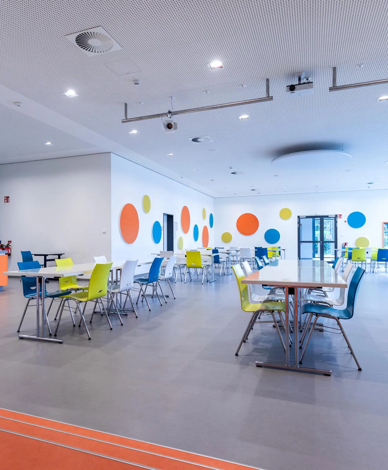 wineo PURLINE Bioboden Schule Kantine Aula