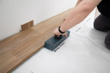 Verlegung wineo 400 Multi-Layer zum Klicken Designboden Holzoptik DIY verlegen