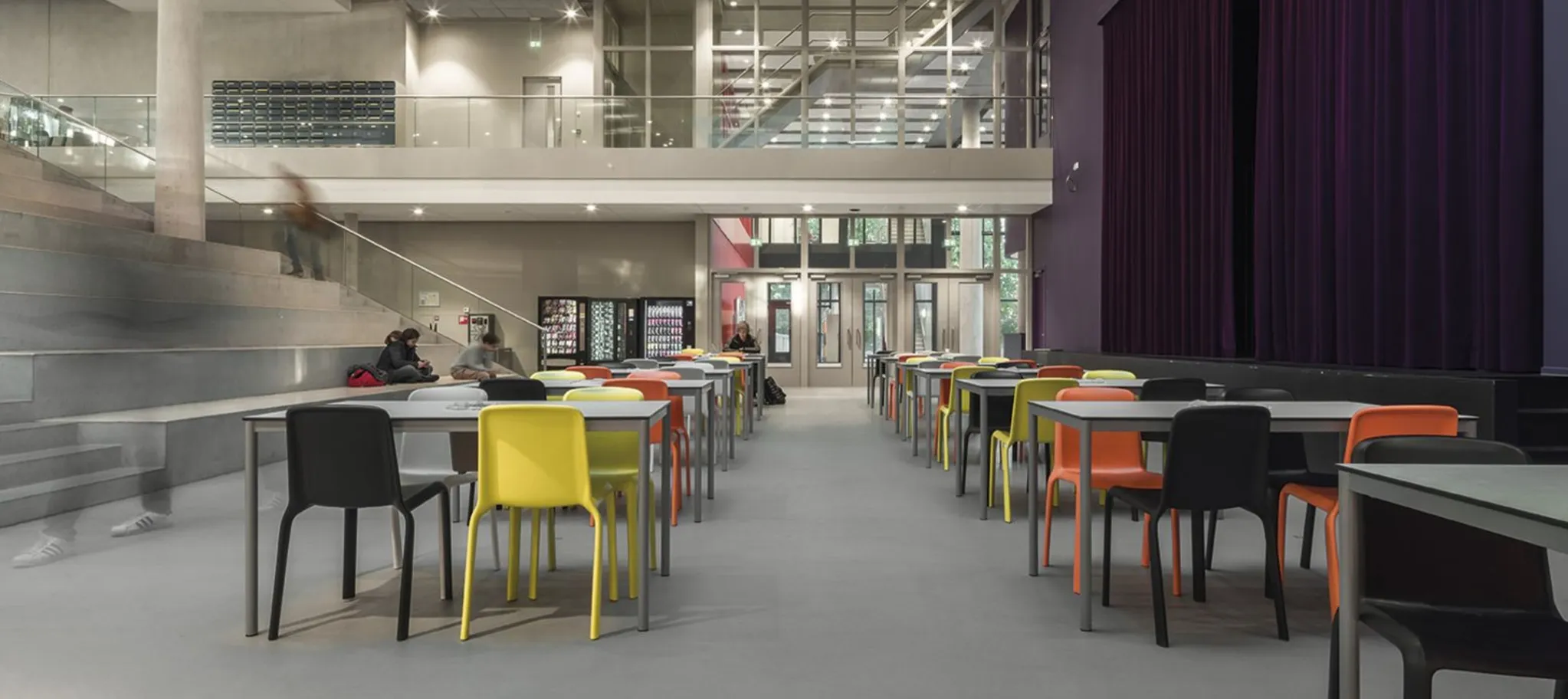 wineo PURLINE Bioboden Universität Stühle Tische