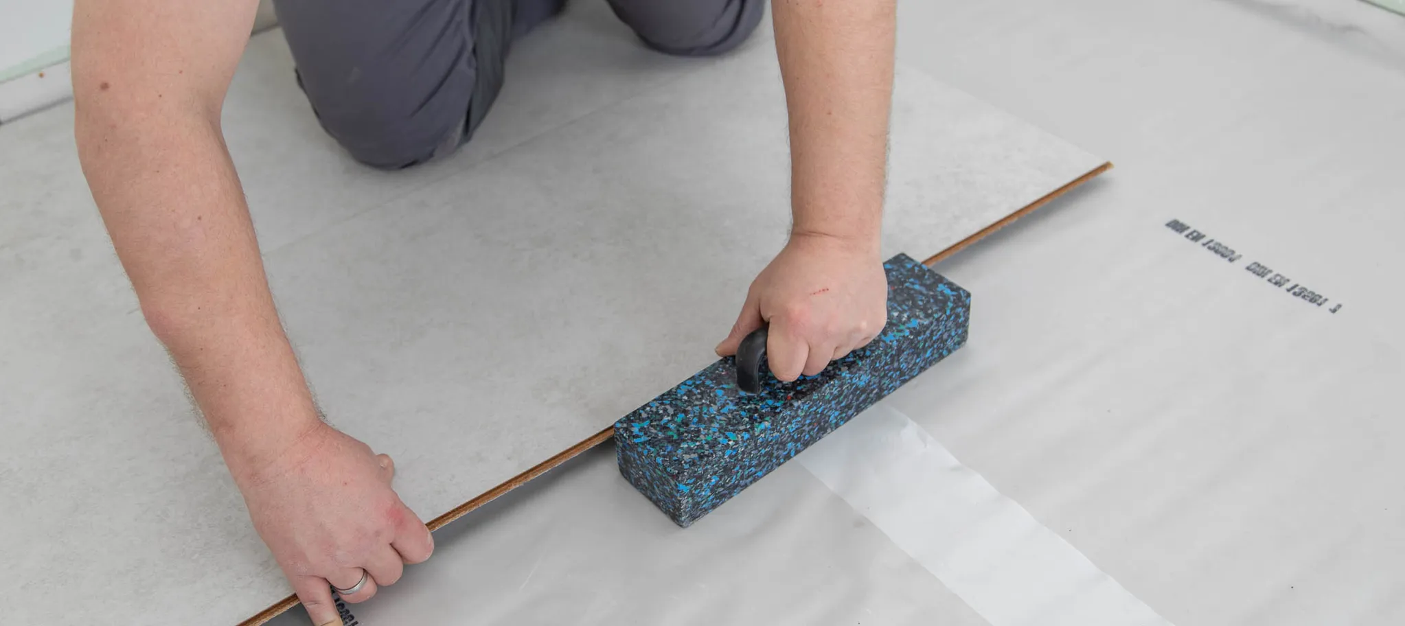 Verlegung wineo PURLINE Bioboden Verlegung wineo 1200 stone Multi-Layer PURLINE Bioboden selbst verlegen Montagehilfe