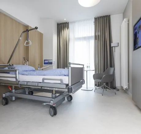 wineo Purline Bioboden Rollenware hell Krankenbett Krankenzimmer modern Klinikum