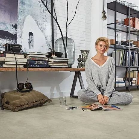 Designboden wineo 600 | Wohnzimmer im Loft Wohnzimmer Loft Designboden Vinylboden Bodenbelag Fliese Stein Modern Industrial Vintage